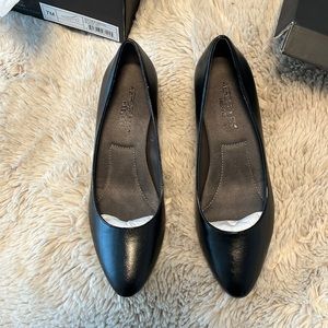 NIB Aerosoles silver medal heels size 7